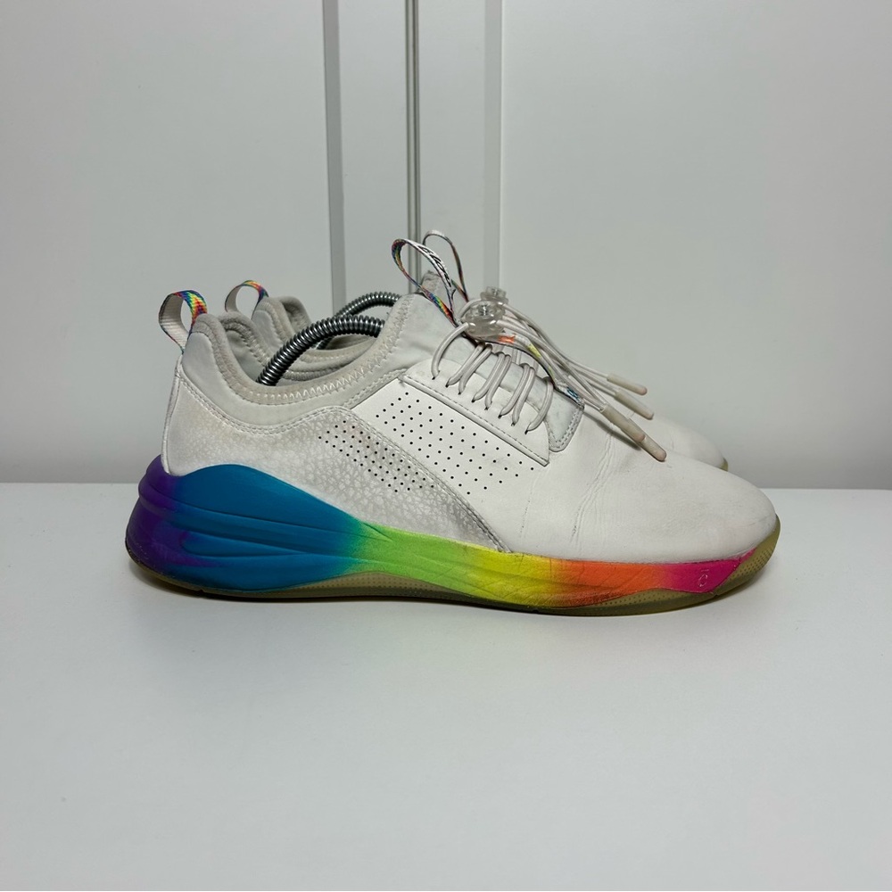 Clove pride rainbow souls white